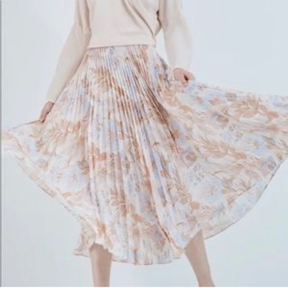 Vince Light Pink & Blue Floral Print Pleated Midi Skirt - Picture 2 of 6